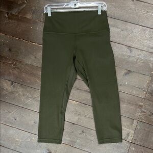 Lululemon Athletica Olive Green Align Crop 21” Leggings. Size 10. NWT